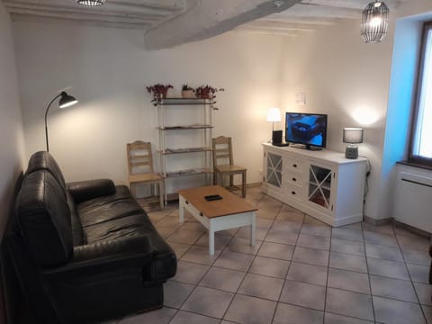 Au Chablis Serein House in Chablis