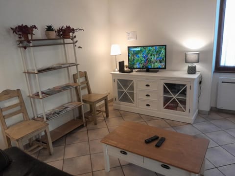 Au Chablis Serein House in Chablis