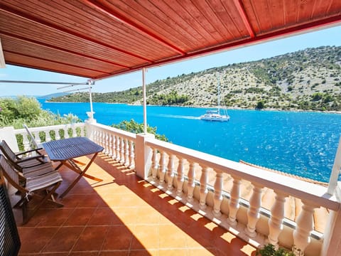 Apartments Carmen Vinisce Apartment in Split-Dalmatia County