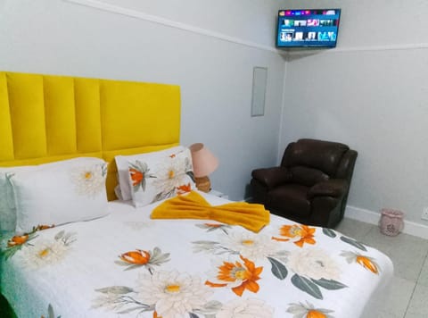 Neo & Ruks Guest house parow 1 Bed and Breakfast in Cape Town