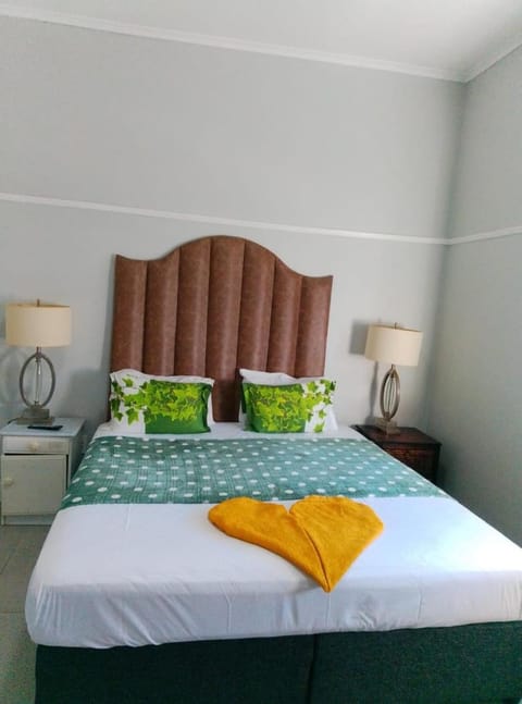 Neo & Ruks Guest house parow 1 Bed and Breakfast in Cape Town