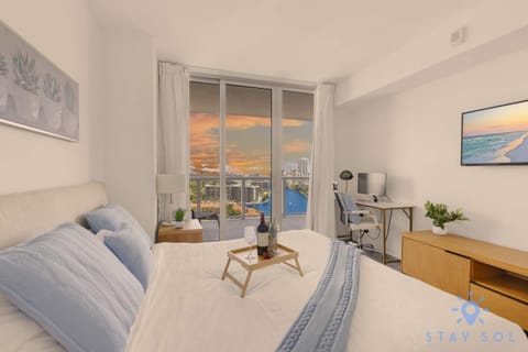 Infinite Views - Private Balcony -Poolside Bliss Near the Beach Apartment in Hallandale Beach