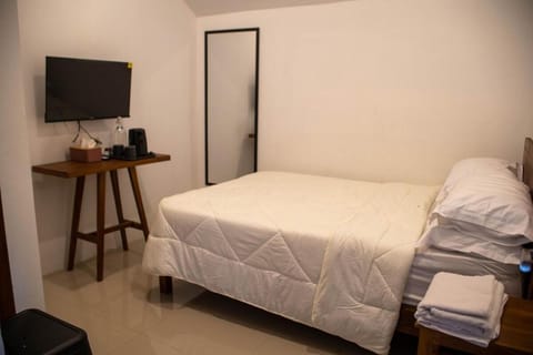 Bed, TV and multimedia, Bedroom