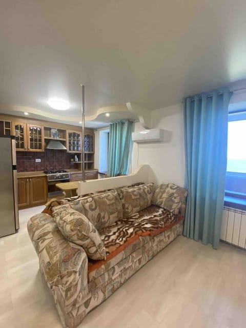 Kitchen or kitchenette, Living room, Seating area, stove
