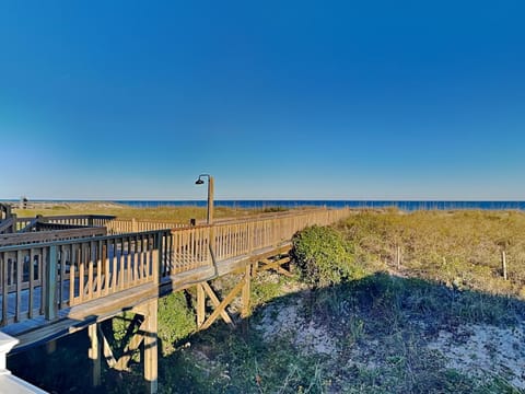 Seaside Serenity AB House in Carolina Beach
