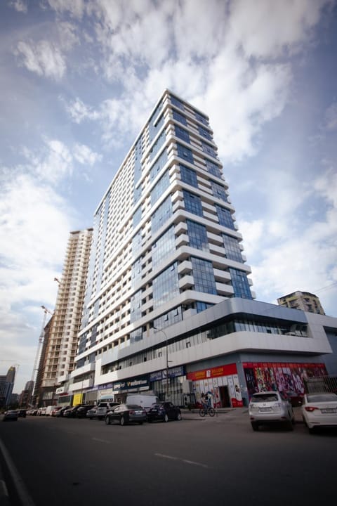 Property building, Day, Neighbourhood, City view, Street view, Location, Parking