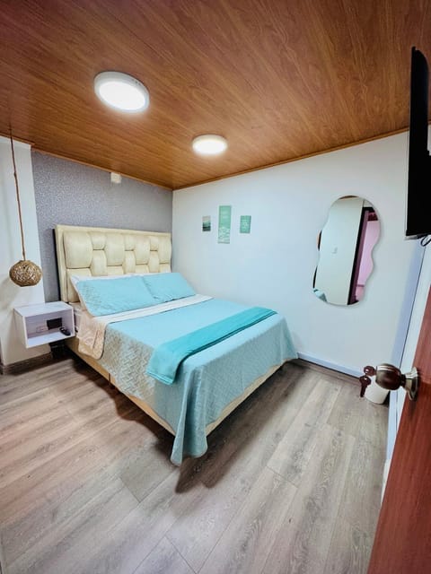 Photo of the whole room, Bedroom
