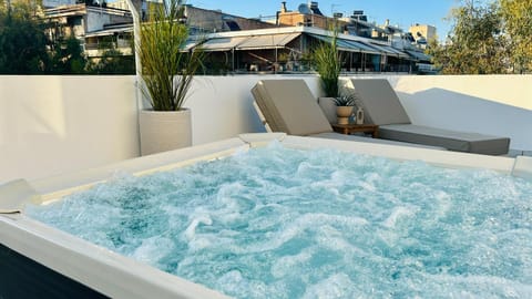 Day, Hot Tub, Swimming pool, sunbed
