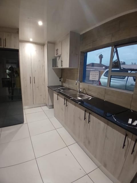 Neo & Ruks Goodwood 1 Bed and Breakfast in Cape Town