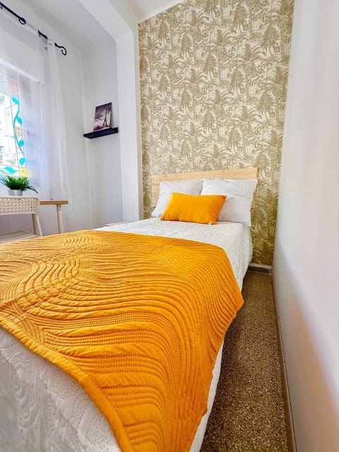 Photo of the whole room, Bedroom