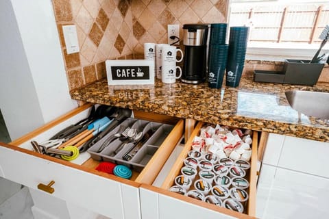 Luxe 4 BR Heated Pool - Hardrock - Stadium - Beach House in Hollywood