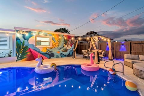 Luxe 4 BR Heated Pool - Hardrock - Stadium - Beach House in Hollywood