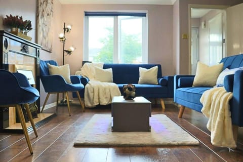 Living room, Seating area