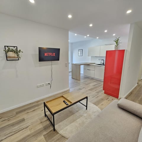 TV and multimedia, Kitchen or kitchenette, Living room, Seating area