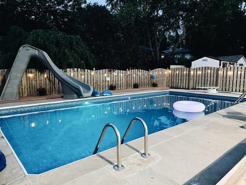 Swimming pool, Swimming pool
