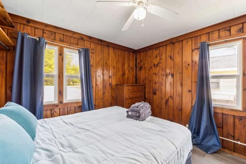 Cozy & Easy - Steps to the Sand House in Oscoda Township