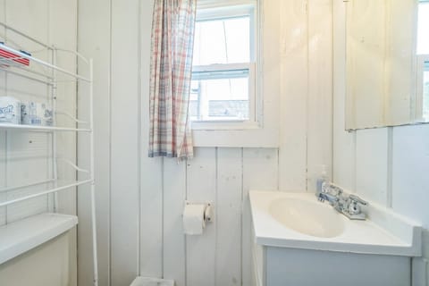 Cozy & Easy - Steps to the Sand House in Oscoda Township