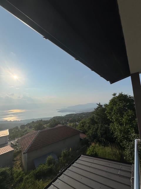 Velestovo panorama house II House in Ohrid