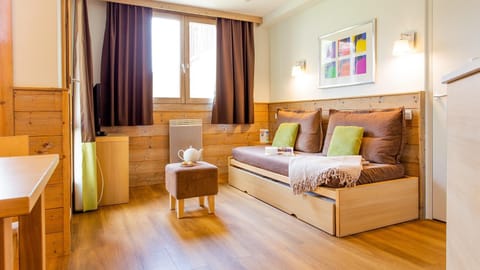 Bed, Living room, kitchen