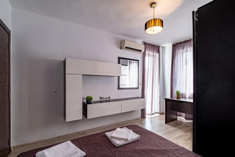 Bed, View (from property/room), View (from property/room), Photo of the whole room, Bedroom, towels, wardrobe, air conditioner