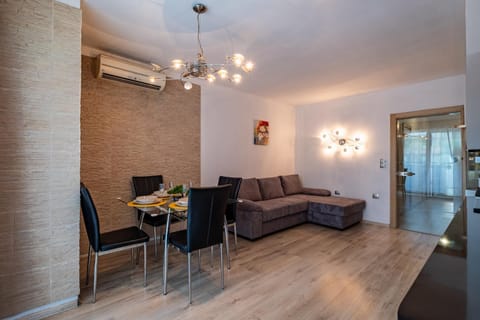 Living room, Seating area, Dining area, air conditioner