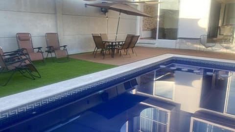 House in Teques Rooftop with view and pool for 15 House in Tequesquitengo