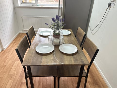 Cosy 3 bedroom house Vacation rental in Leicester