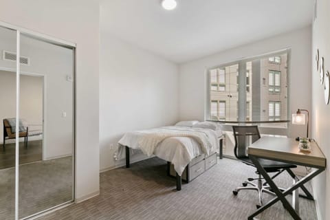 Spacious and Modern With Premium Amenities Near U of M Apartment in Minneapolis