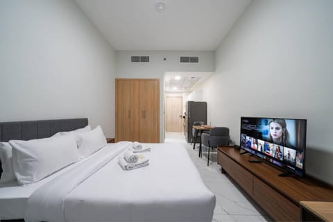 Bed, TV and multimedia, Photo of the whole room, Bedroom