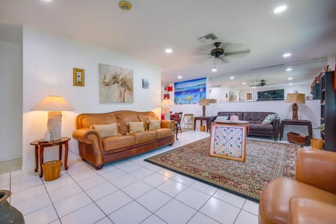 Less Than 3 Mi to Hard Rock Stadium World Cup Miami Base House in Miami Gardens