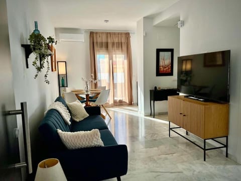 Communal lounge/ TV room, Living room, Seating area