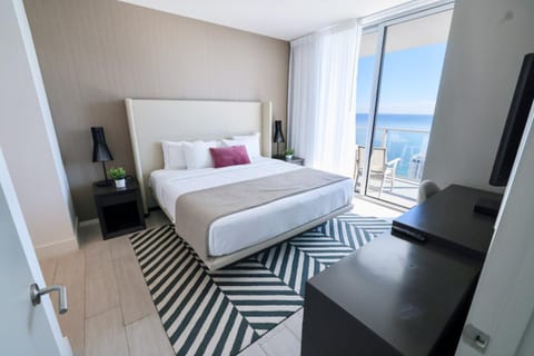 2 BDR Stunning Ocean View in Hyde Beach House House in Hollywood Beach