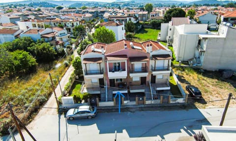 Property building, Neighbourhood, City view, Location, Parking