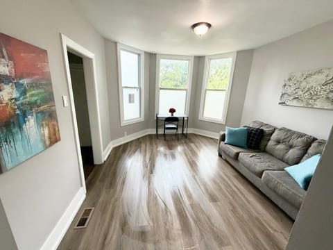 Beautiful Home Near Downtwon - Free Parking! Vacation rental in Chicago