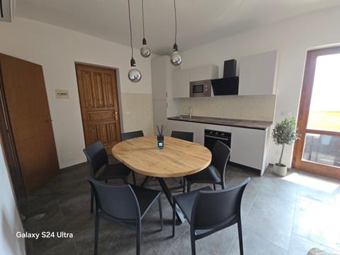 Kitchen or kitchenette, Dining area, stove