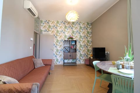 TV and multimedia, Living room, Dining area, air conditioner