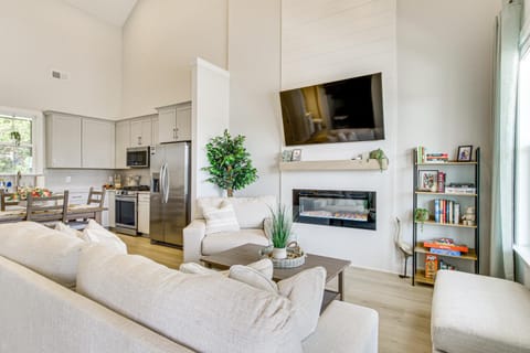 Walk to Boat Ramp Lake Greenwood Getaway! House in Lake Greenwood