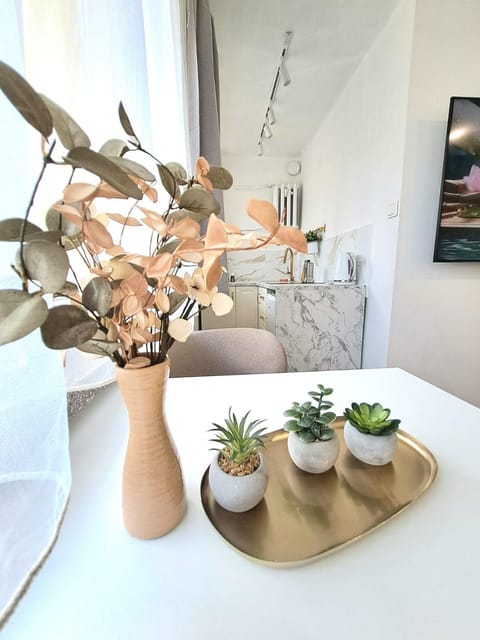 Decorative detail, Dining area