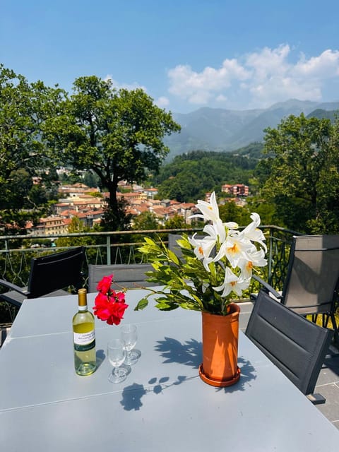 Spring, Day, Natural landscape, View (from property/room), Balcony/Terrace, Dining area, Mountain view