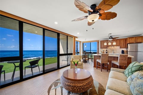 Living room, Dining area, Sea view
