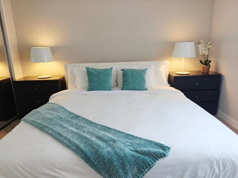 Skyline Escape 1-Bedroom with Balcony and Roof-Top Pool Apartment in West Hollywood