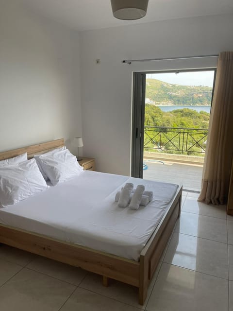 Bed, Natural landscape, Photo of the whole room, Bedroom, towels