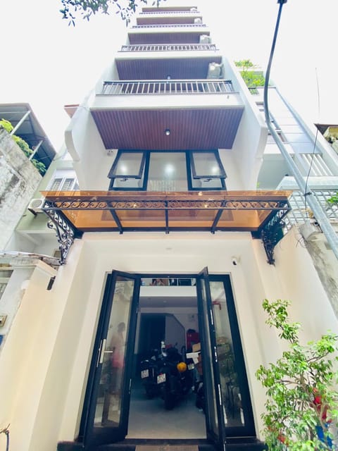 Property building, Day