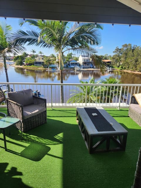 Day, View (from property/room), Balcony/Terrace, Seating area, River view