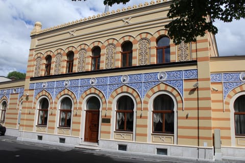 Facade/entrance, Property logo or sign, Decorative detail, Street view