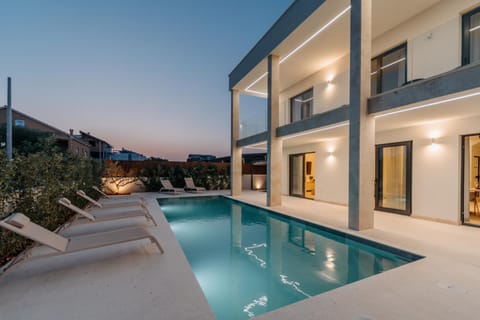 Property building, Patio, Pool view, Swimming pool, sunbed