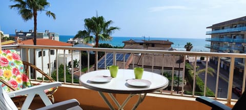 View (from property/room), Balcony/Terrace, Dining area, Sea view