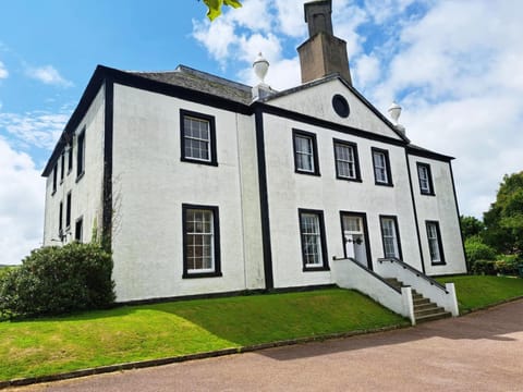 Historic central apartment in Castlehill Mansions Apartment in Campbeltown