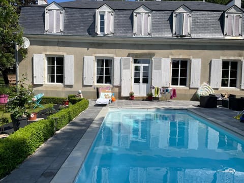 Swimming pool, Swimming pool