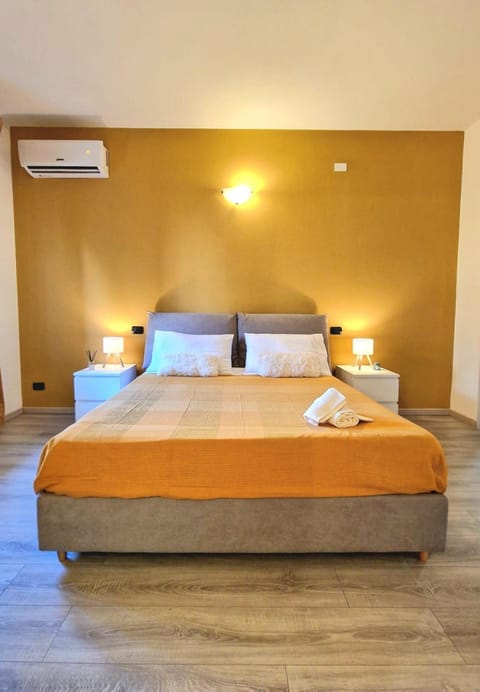 Photo of the whole room, Bedroom, air conditioner